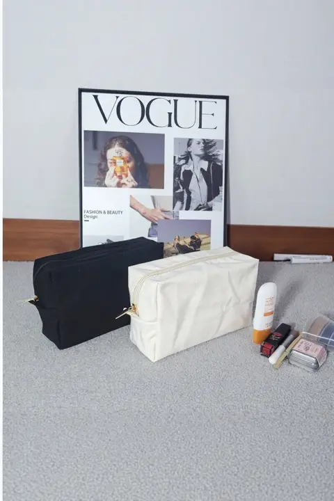 シンプルなポータブル化粧ポーチ【大容量・ジッパー式・旅行用】