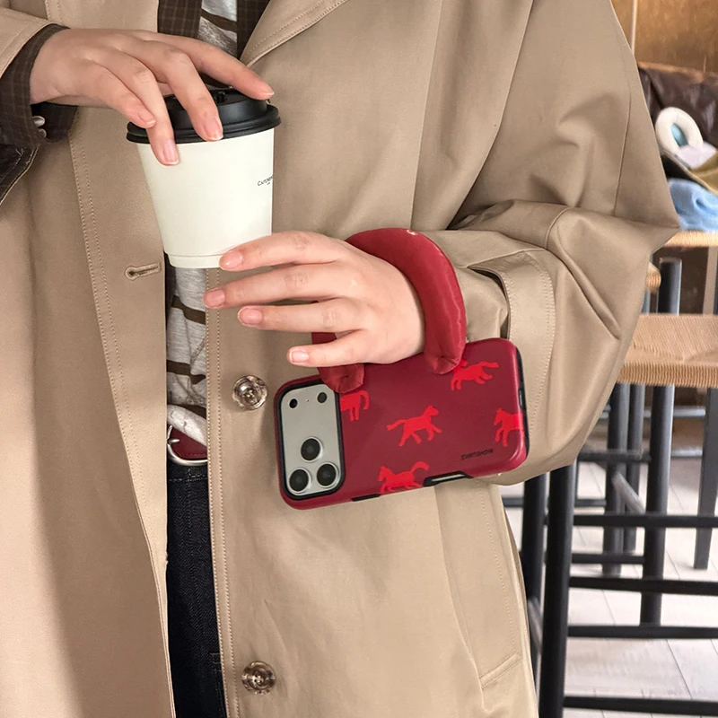 赤いiPhoneに合うケース：スタンド付き・防摔PCケースの実用性と選定ガイド