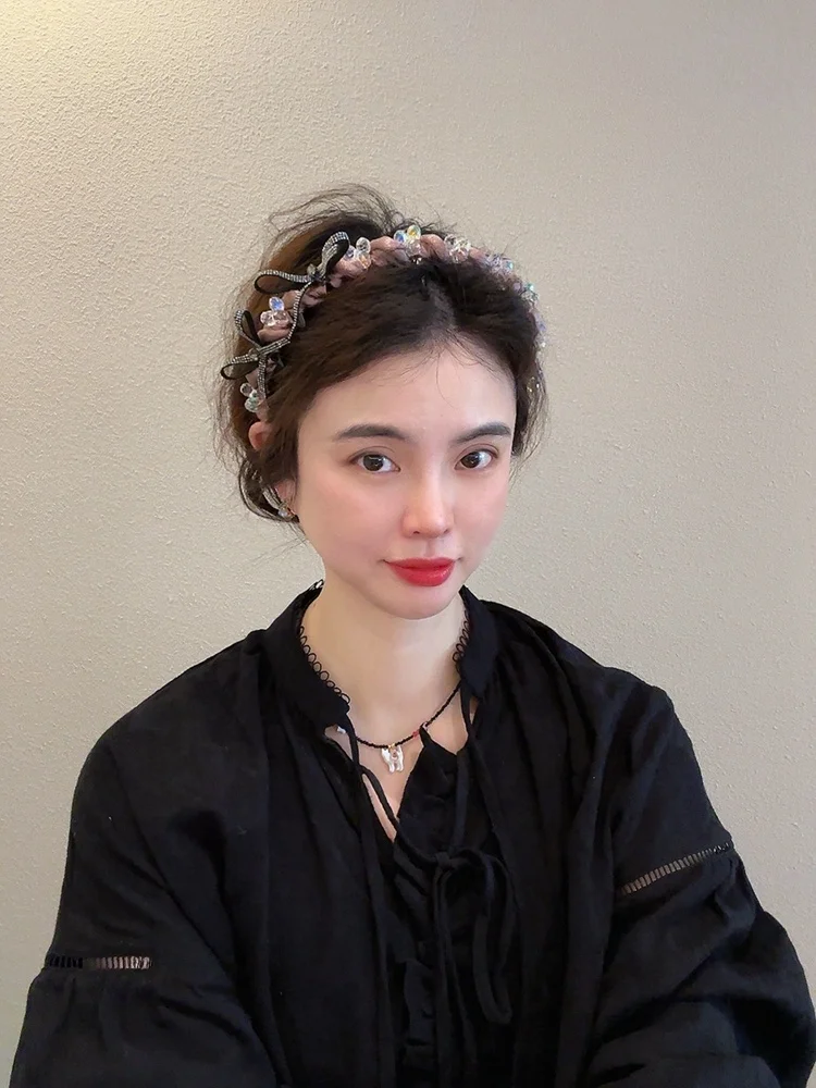 6月飾り おすすめの高級感ブラッククリスタルリボンヘアバンドは滑り止め付きワイドデザインで実用性と美しさを両立