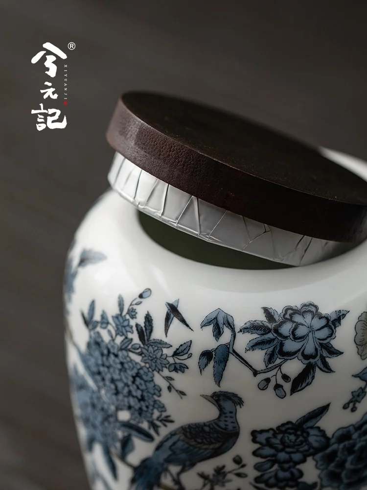 青花模様の茶葉缶を選ぶべき理由は？和風インテリアに合う高級感のあるアイテムとは