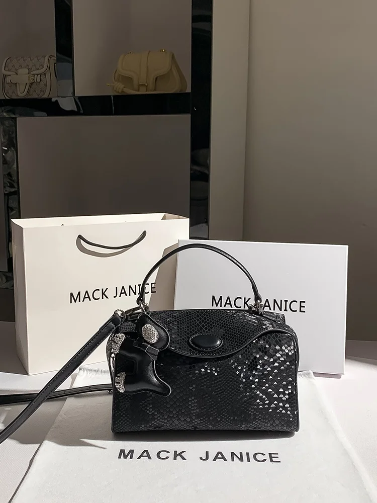 おしゃれなボストンバッグはどこで買えるか？MackJaniceのトレンド感溢れるボストンバッグが通勤に最適な理由
