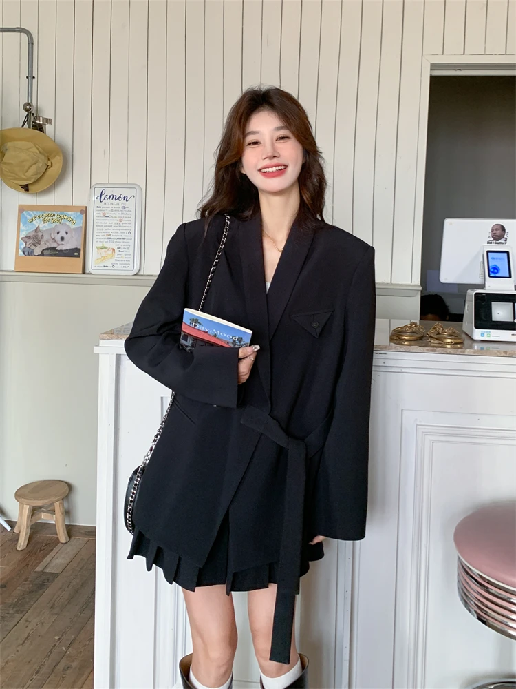 忘年会に着て行く服は、本当に「気品あるジャケット」で決める？