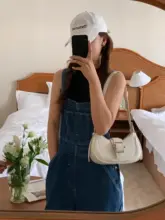 高級感あふれるシルバーショルダーバッグ【女性用・通勤・シンプルデザイン・トートスタイル】