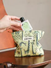 可愛らしいポーチ【旅行用・化粧品収納・小型・リップ用インナーポケット付き・洗面用】
