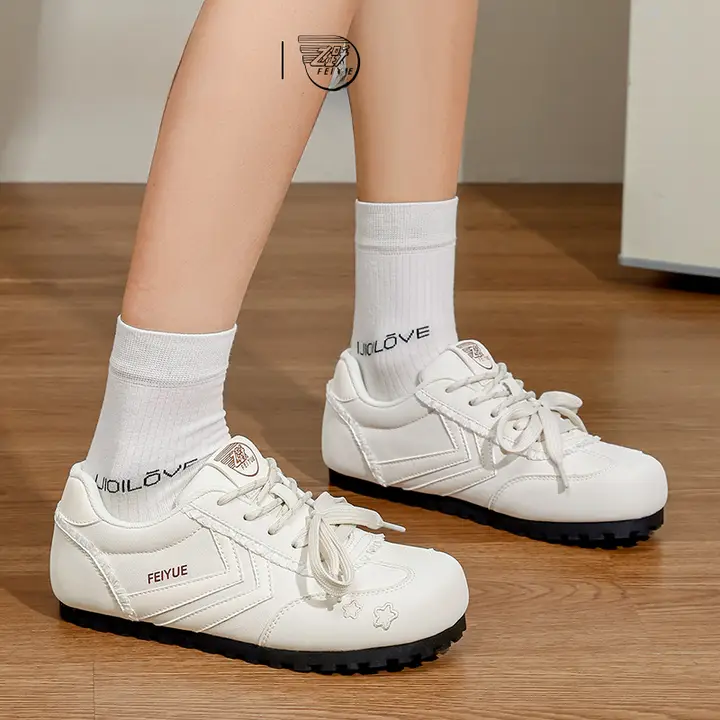 スニーカー レディース ホワイトスニーカー 薄底 軽量 通気性 カジュアル 着回し 春夏「feiyue」