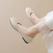 レトロなデザインの赤いフラットシューズ【柔らかなソール・キュートなデザイン・結婚式用】