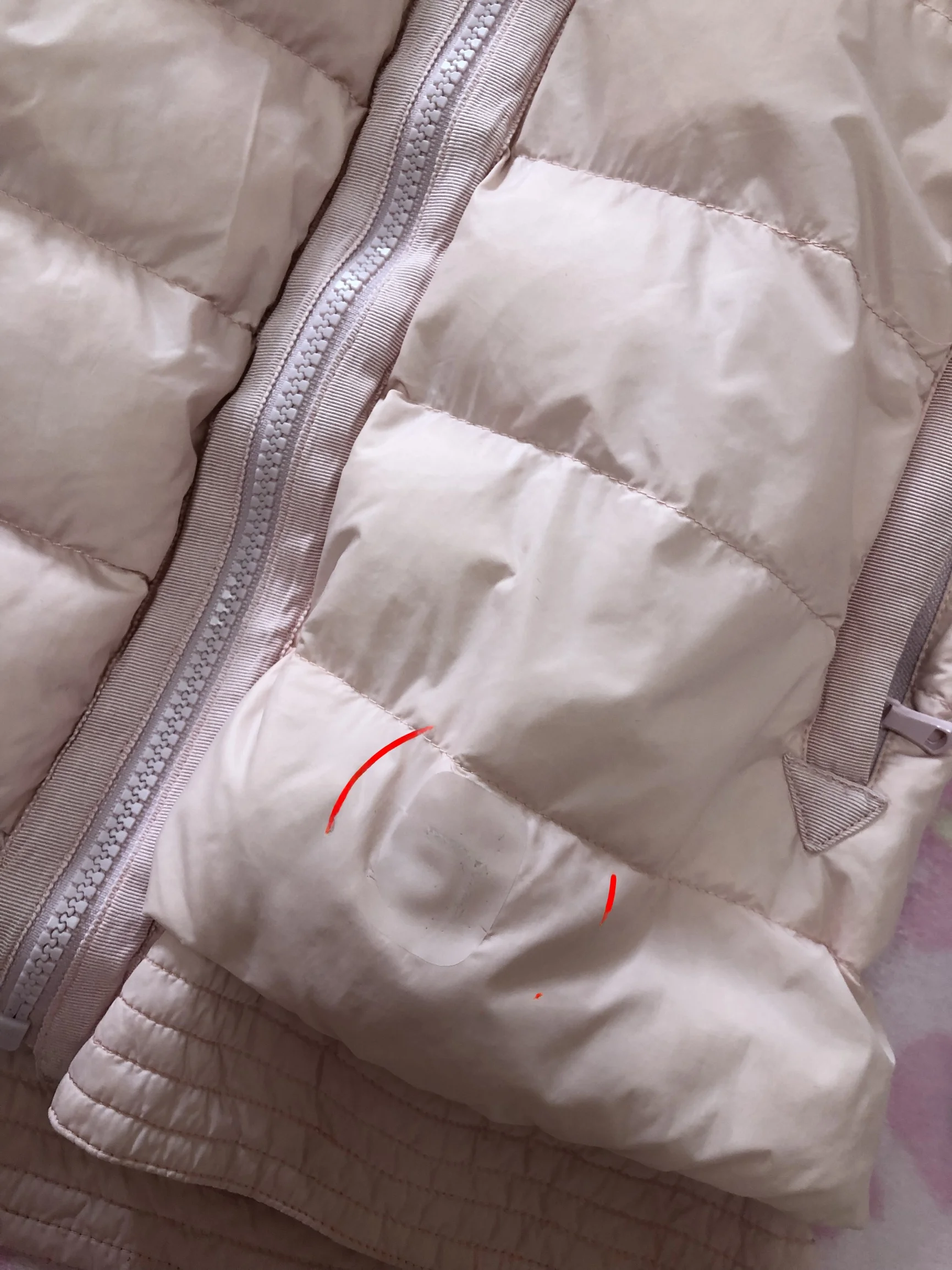 羽毛服用補修テープ：水洗可能の自己接着タイプで家庭・DIYに最適な使い方