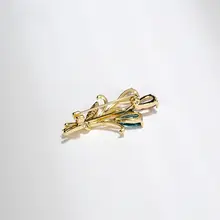 エレガントな水晶花デザインのブローチ【高級感・ウエスタンスーツ用・衣服アクセサリー】