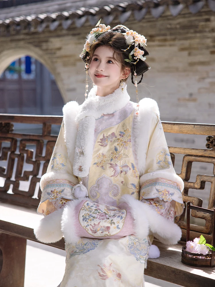 ブルベ冬のピンクベストをどう選ぶ？少女風の華やかさが通勤や日常に溶け込む方法