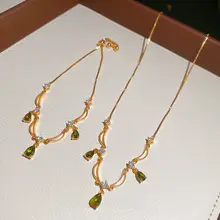 真鍮製電気メッキジルコン石の花柄ドロップネックレスとブレスレット【精緻で優雅なジュエリー・女性用】（セットアップ対応）