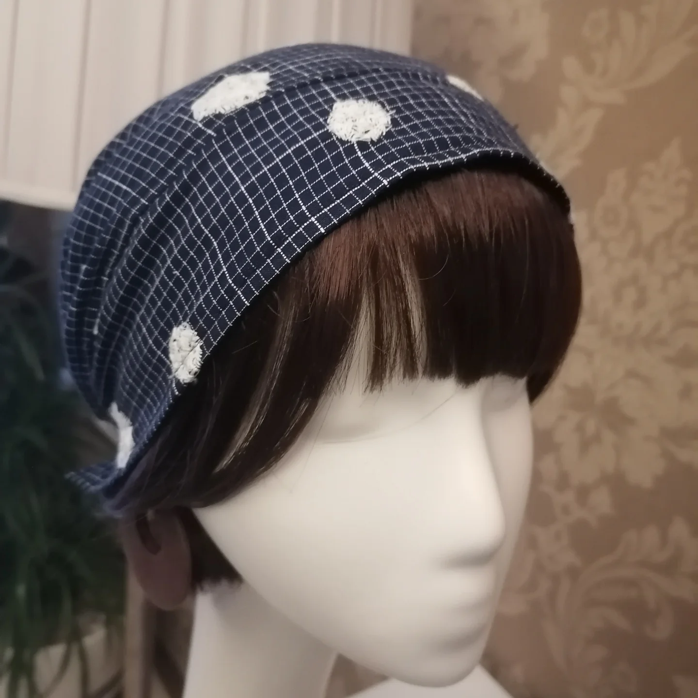 手刺繍のポンポンデザインビンテージ女性帽子：春夏ファッションに最適な個性表現
