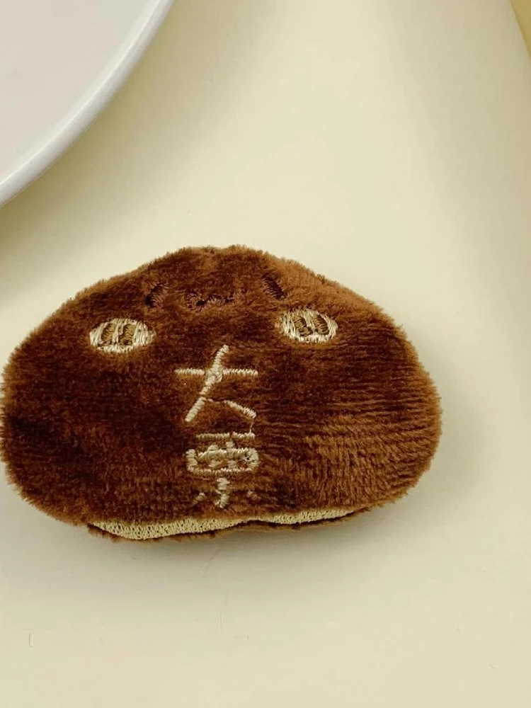 かわいいオレンジと栗の猫おもちゃ：100均猫グッズの実用性と価格帯を検証