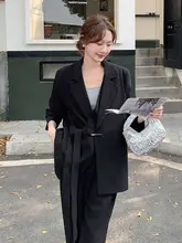 洗練されたデザインの黒ビジネススーツ【広がったパンツ・エレガントなスタイル】（セットアップ対応）