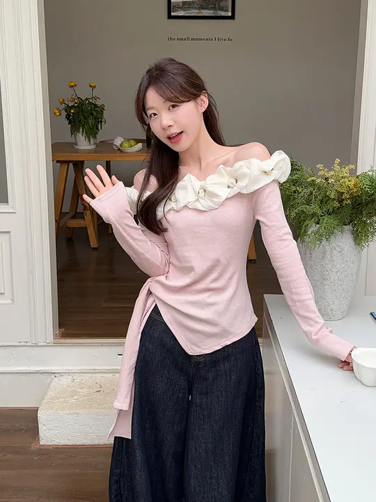 春にぴったりな魅力的な花立体刺繍Tシャツ【オフショルダー・不規則デザイン・優美なシルエット】