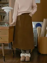 焦糖色のランオンダーツスカート【冬用・高腰・レトロデザイン・ミドル丈】