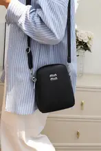ミニショルダーバッグ【軽量・縦型・高級感・スマートフォン対応】