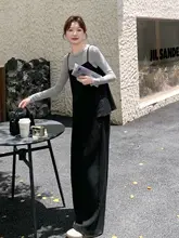 落ち着いた雰囲気の女性用キャミソールとワイドパンツの三点セット（セットアップ対応）