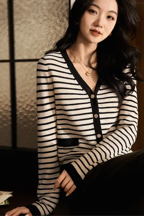 羊毛Vネックストライプ長袖ニットカーディガン【極上の柔らかさ・女性用】