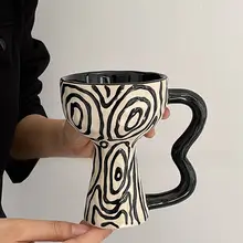 ヴィンテージ風手描き年輪デザインの陶製ハイ脚マグカップ【コーヒー・ティー用】