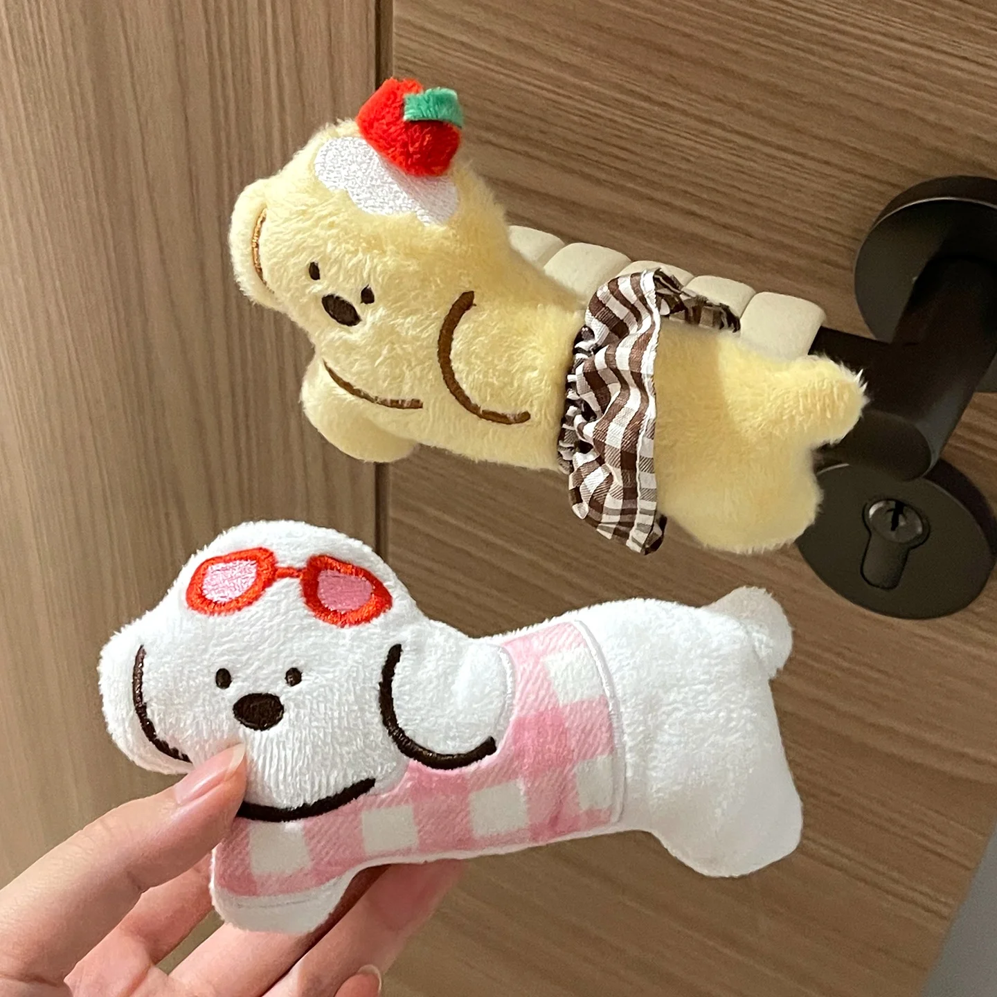 可愛い犬デザインのドアノブカバー：衝突防止と静電気防止機能の実用性を検証