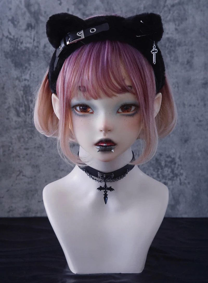 ハンドメイドキャラクターをどう選ぶ？ゴシックスタイルの猫耳ヘアバンドが、日常の寂しさを一瞬で和らげる