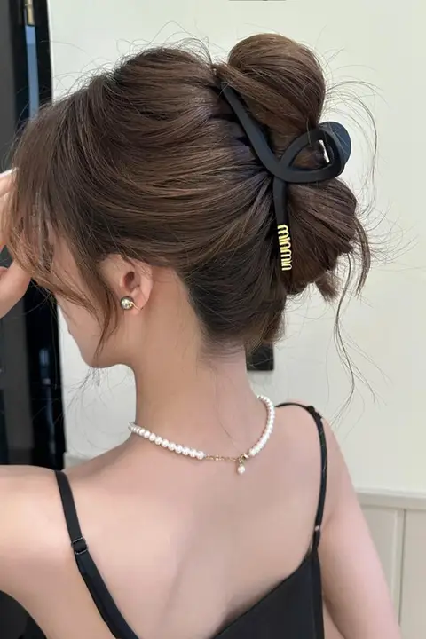 高級感あるブラックのシュシュ【簡潔デザイン・大きめサイズ・髪留め】
