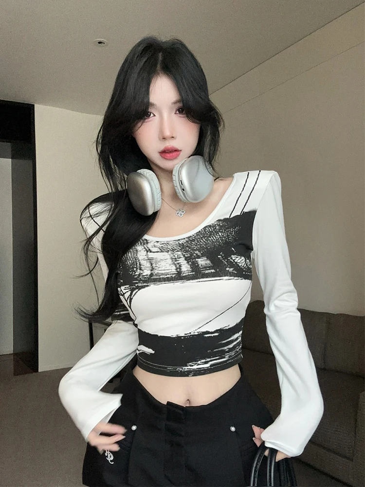Y2Kスタイルの長袖Tシャツ：20代が愛用するダンス・KPOPスタイルのデザイン性と実用性
