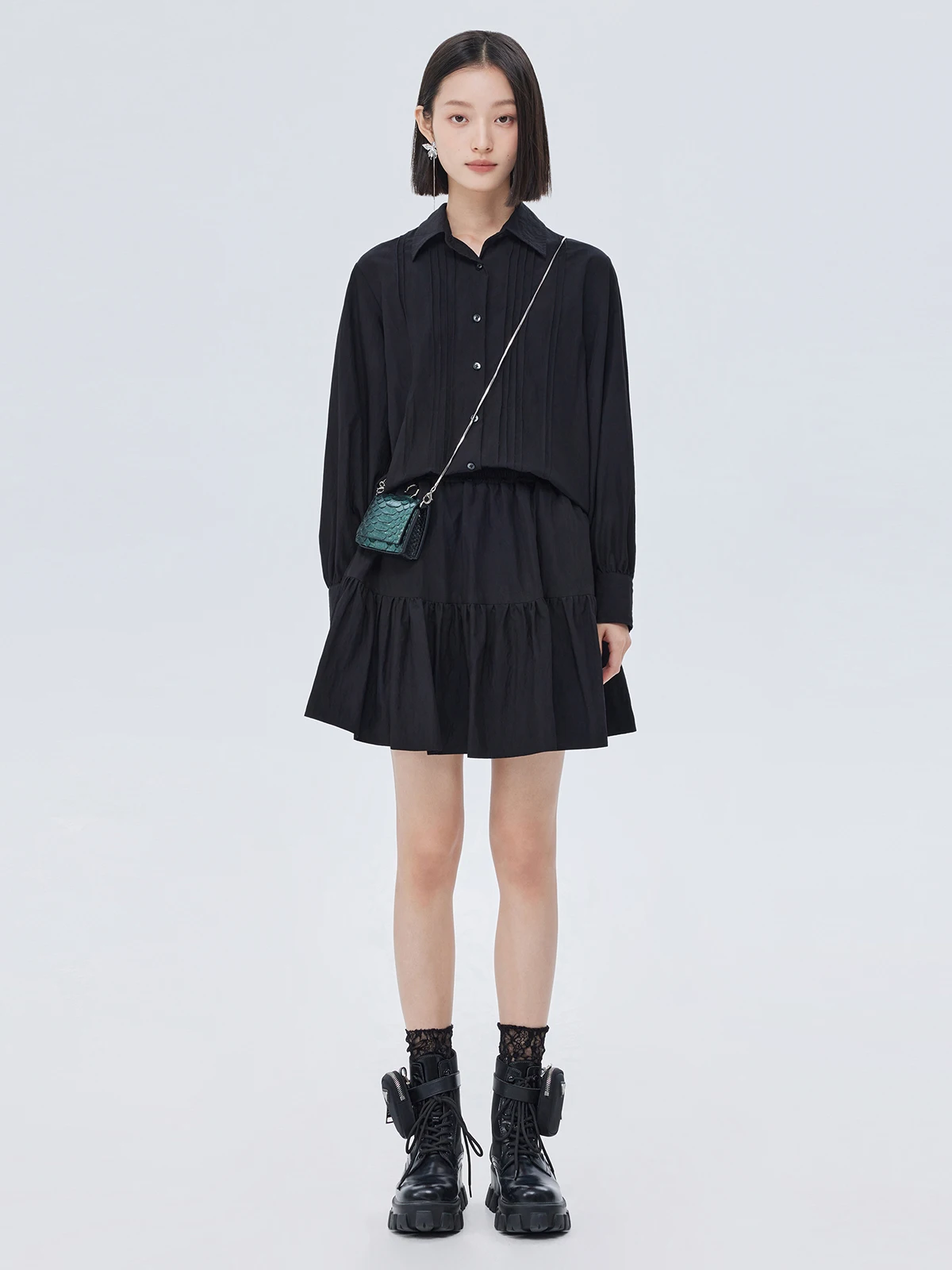 高腰Aラインプリーツミニスカートとゆったり黒シャツの春向けコーディネートセット：通販で選ぶべきポイント