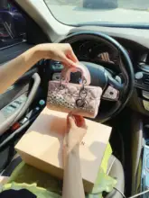 高級感あるダイヤモンド装飾のピンク手提げクラッチバッグ【ショルダー付き・ファッションデザイン】