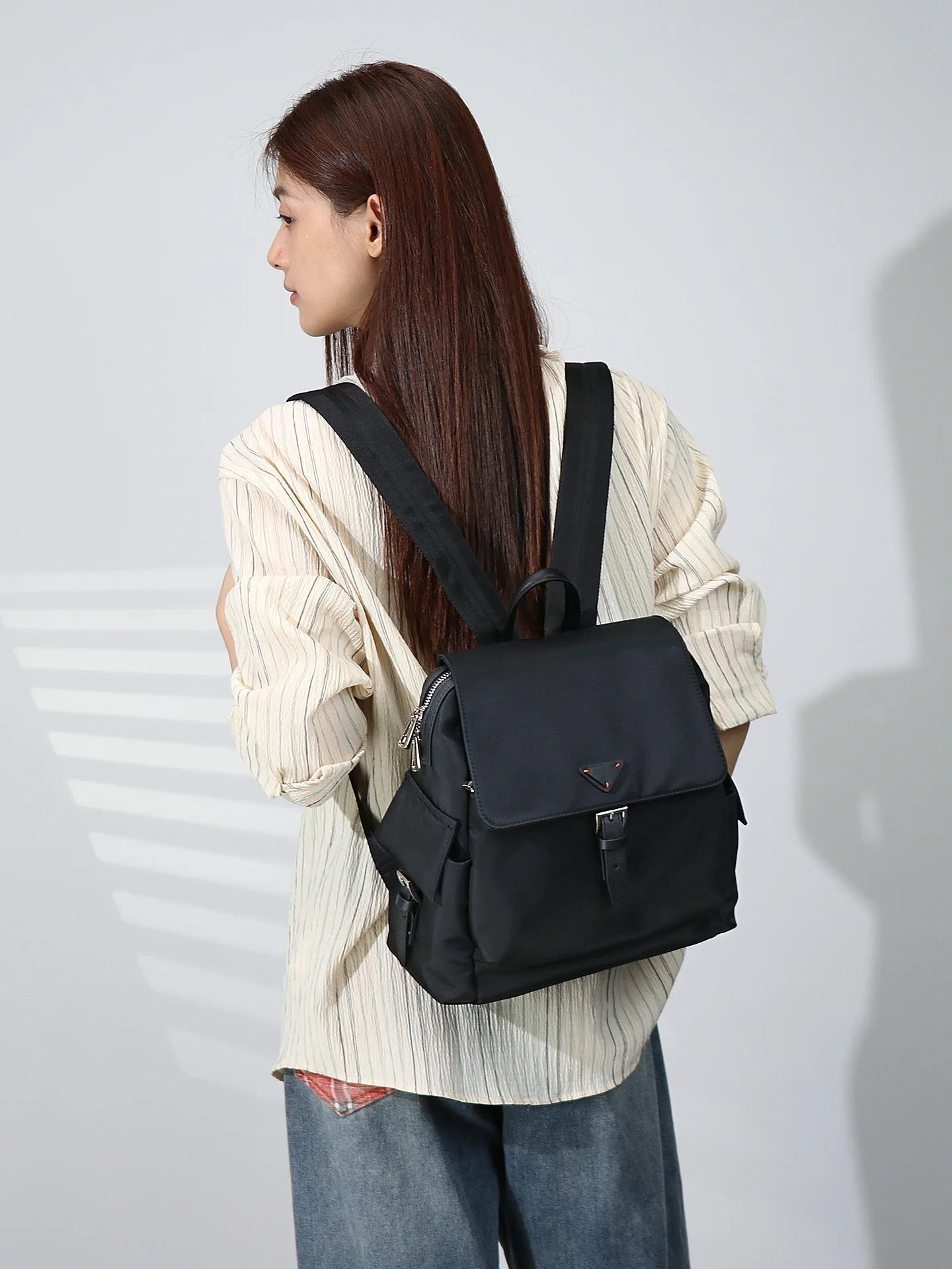 大人女性向け軽量リュックとしての撥水ナイロン製カジュアルリュックの実用性