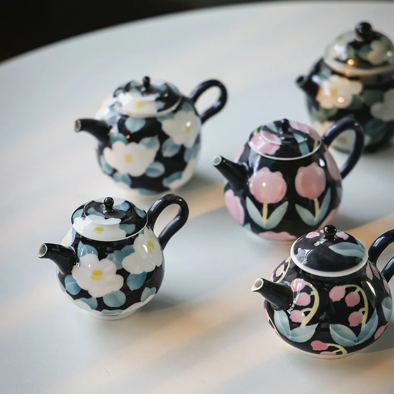 手作り陶器茶器セット：レトロ花柄が小ぶりな和室に合うか