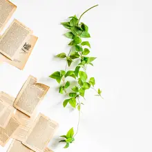 壁掛け装飾用フェイクつる植物【葉付きバスケット・インテリア装飾用】