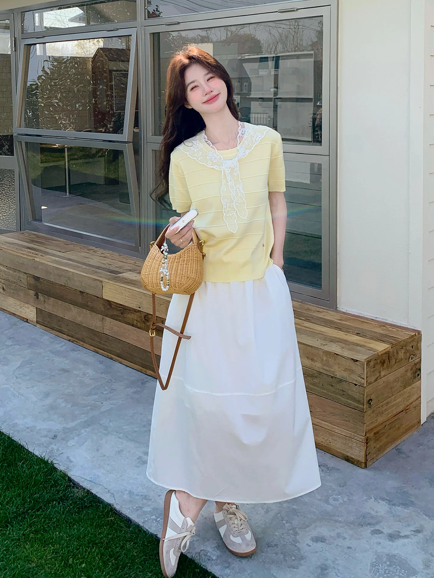 8月に着る服はどう選ぶ？華やかなレースショール付きセットアップが解決する夏のファッション悩み
