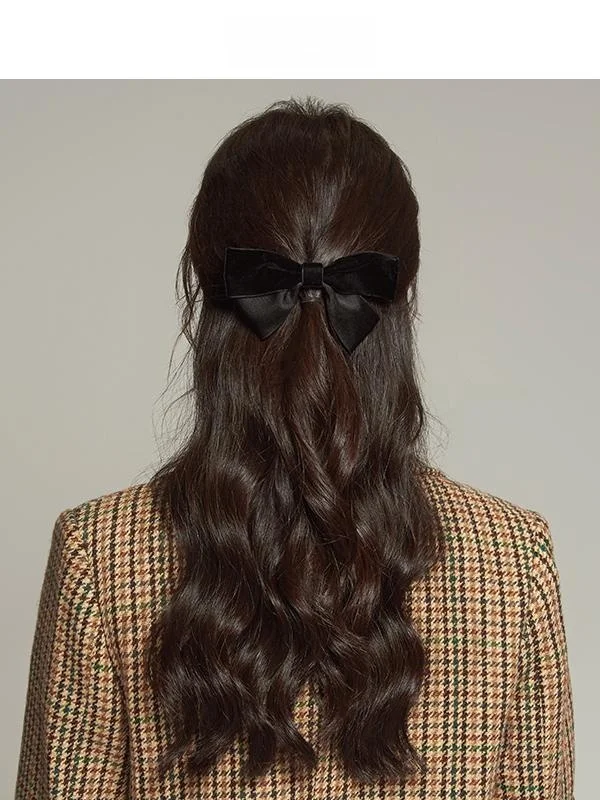 リボンデザインのヘアクリップ：春夏用後頭部向けファッション小物の実用性と選定基準