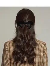 リボンデザインのヘアクリップ【春夏用・後頭部用・ファッション小物】