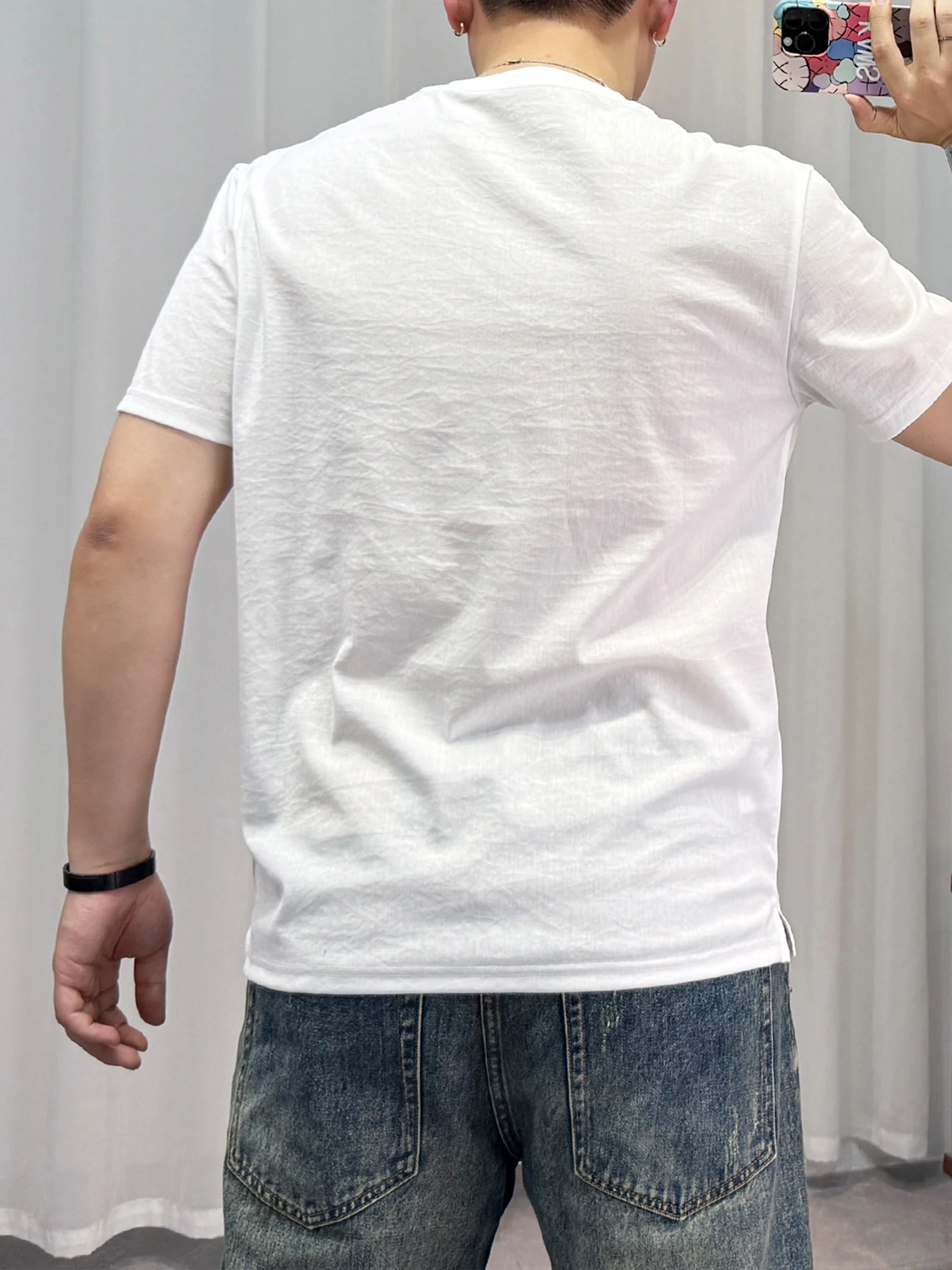 メンズTシャツの素材選び：コットンリネン半袖Tシャツの実用性と使い分け