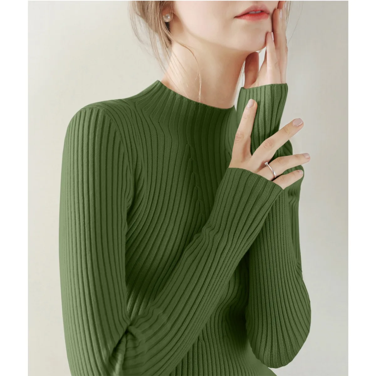 大人可愛い服 40代コーデ | ハイネックニットトップスで実現する、自然な大人の可愛さ