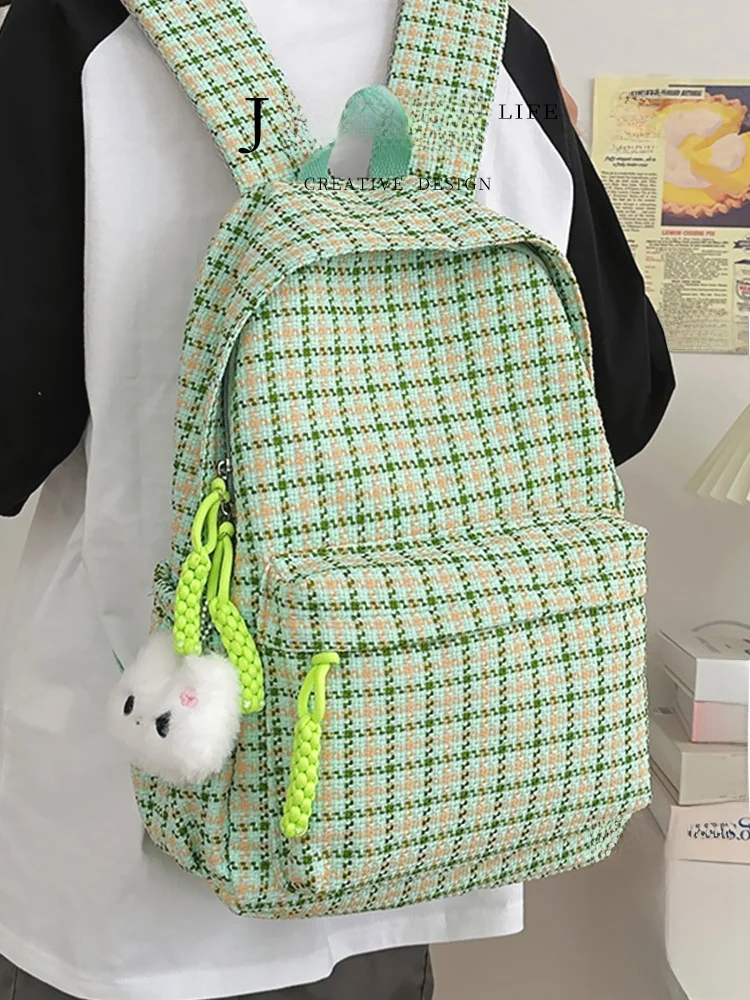 中学生女子用リュックはどんなのが良いか？チェック柄の軽量リュックが  通学にぴったりな理由