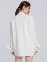 立体花デザインのホワイトレディースジャケット【エレガント・上質仕立て】