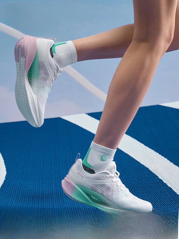 run star motion：女性向け中距離ランニングシューズの快適性と機能解析
