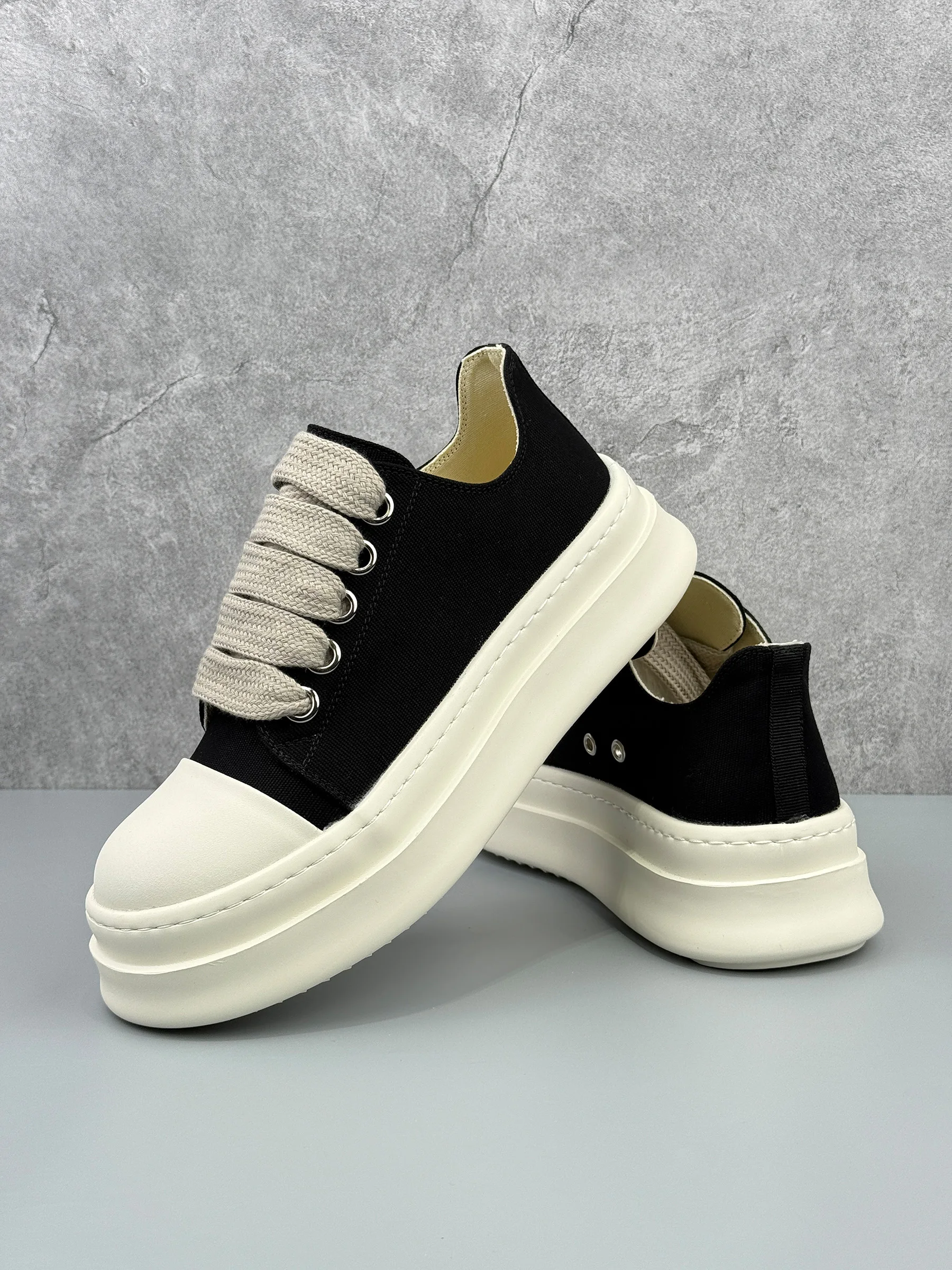 夏用透湿性カジュアルキャンバスシューズ：厚底デザインで30代のストリートカジュアルを実現
