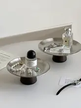 ヴィンテージスタイルの丸型テーブルハイバスケット【香水・ジュエリー用・収納ボックス】