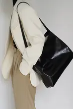 PANLULUPAN 本革オイルワックス仕上げトートバッグ【ショルダーストラップ付き・女性用・パソコン収納】