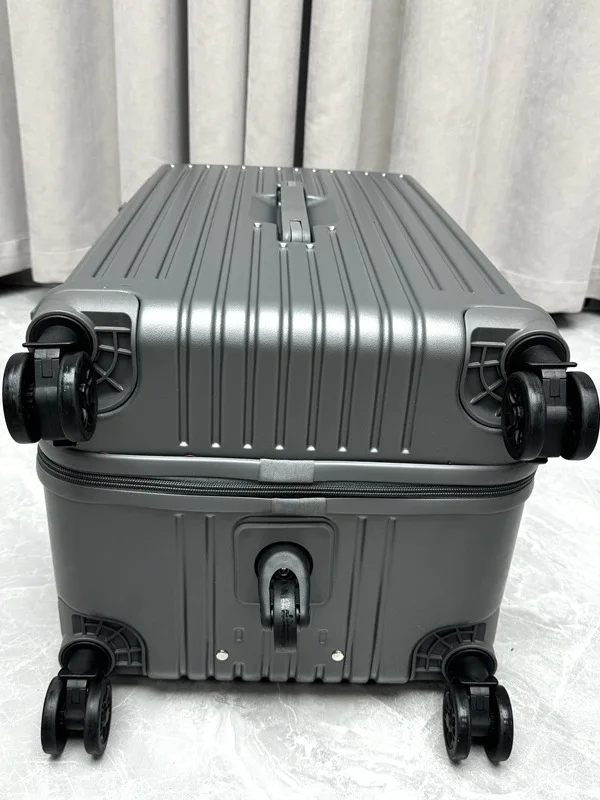 2泊3日の旅行で機内持ち込みにぴったりなスーツケースはどれ？
