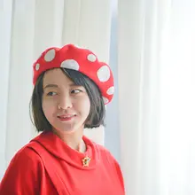 手作りウールフェルト女性用帽子【赤白ドット・草間弥生風デザイン】