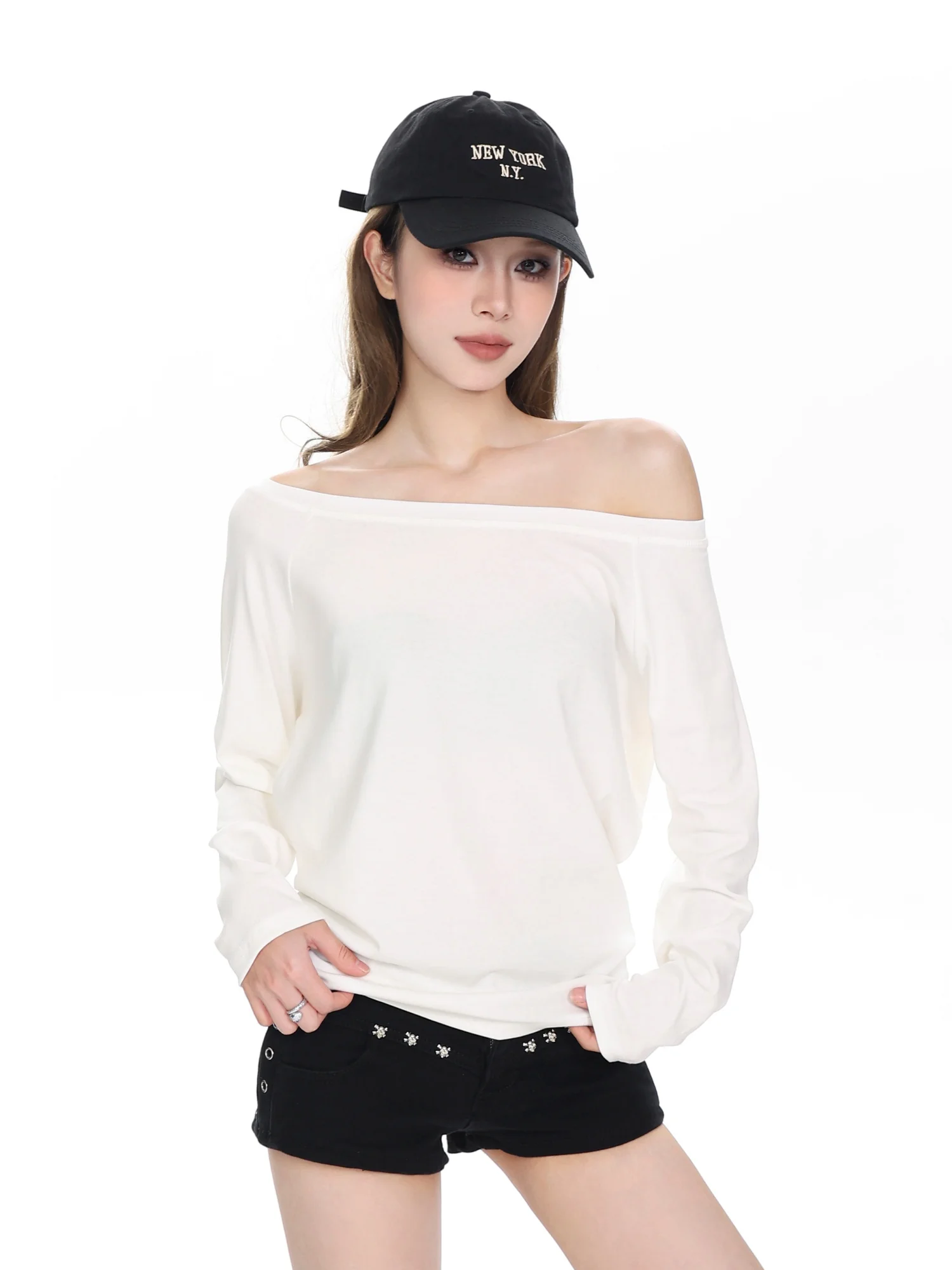 大人可愛い服 50代コーデ | 斜め肩Tシャツで気分を整える完全ガイド