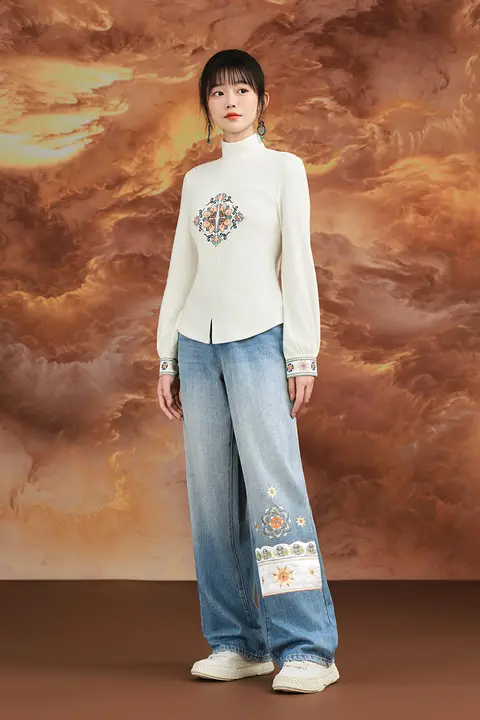 民族風刺繍が施された冬用フリース入りストレートデニムパンツ