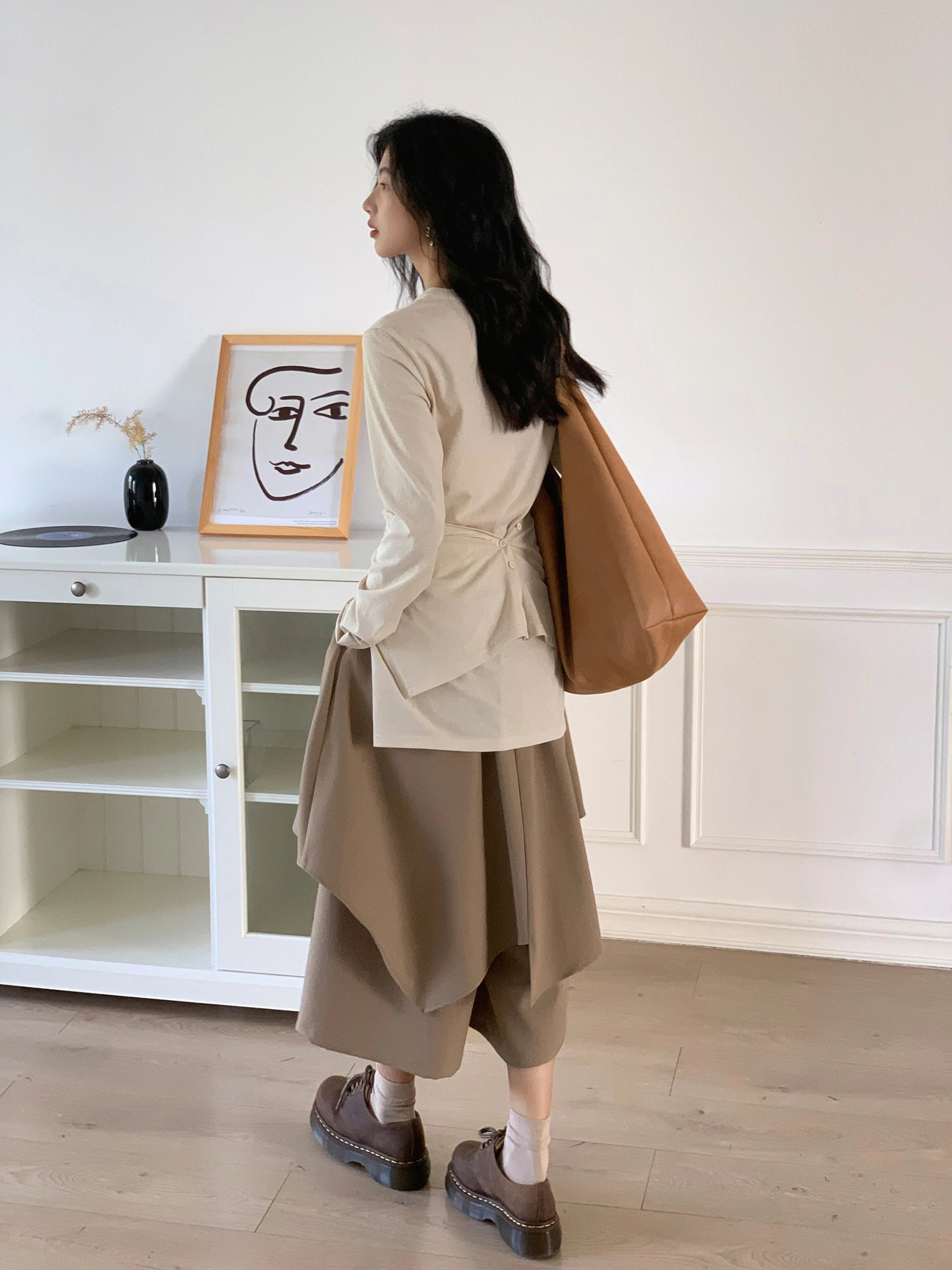 19°Cの春に着るべき服装は？EIGHTHMONTHのロングスリーブセットアップが解決する3つの悩み