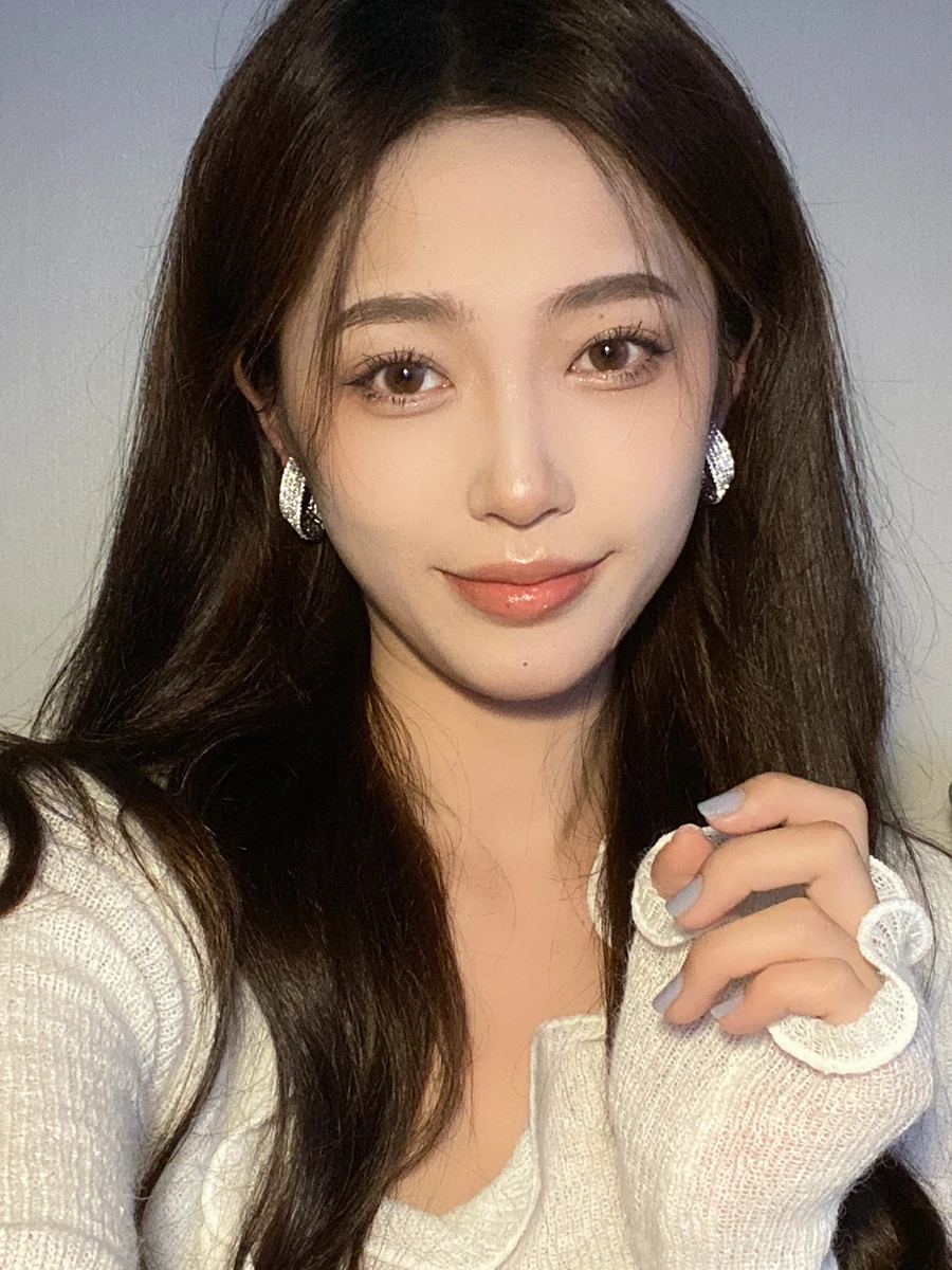 黒いダイヤモンドとは何か：高級感とデザイン性を融合した 装飾イヤリングの実態解説