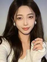 華やかさを演出するダイヤモンド装飾のイヤリング【高級感・デザイン性】
